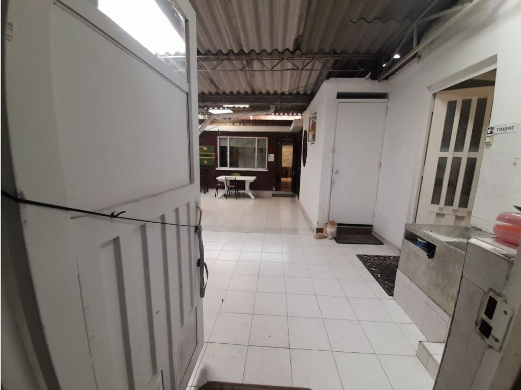 Casa de 9 alcobas en venta en Normandía, Bogotá, 485 m² · foto 8 de 17