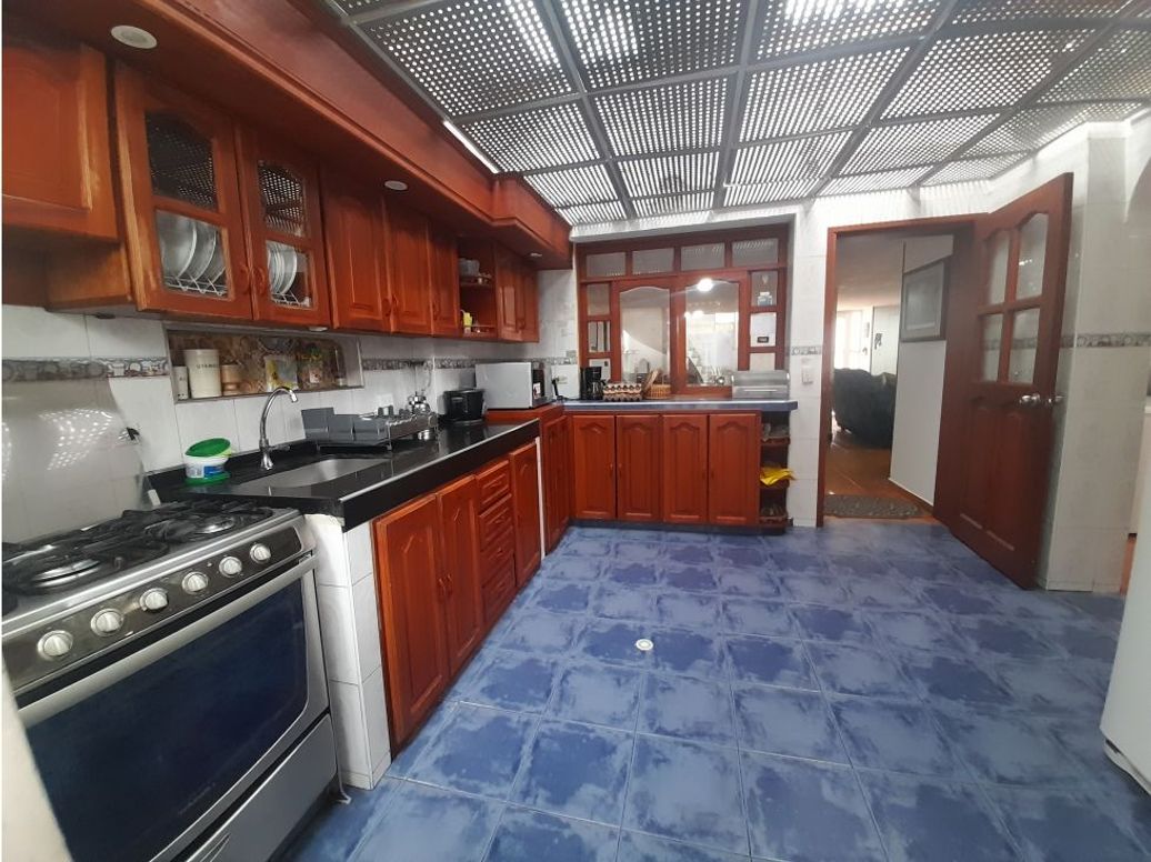 Casa de 9 alcobas en venta en Normandía, Bogotá, 485 m² · foto 5 de 17