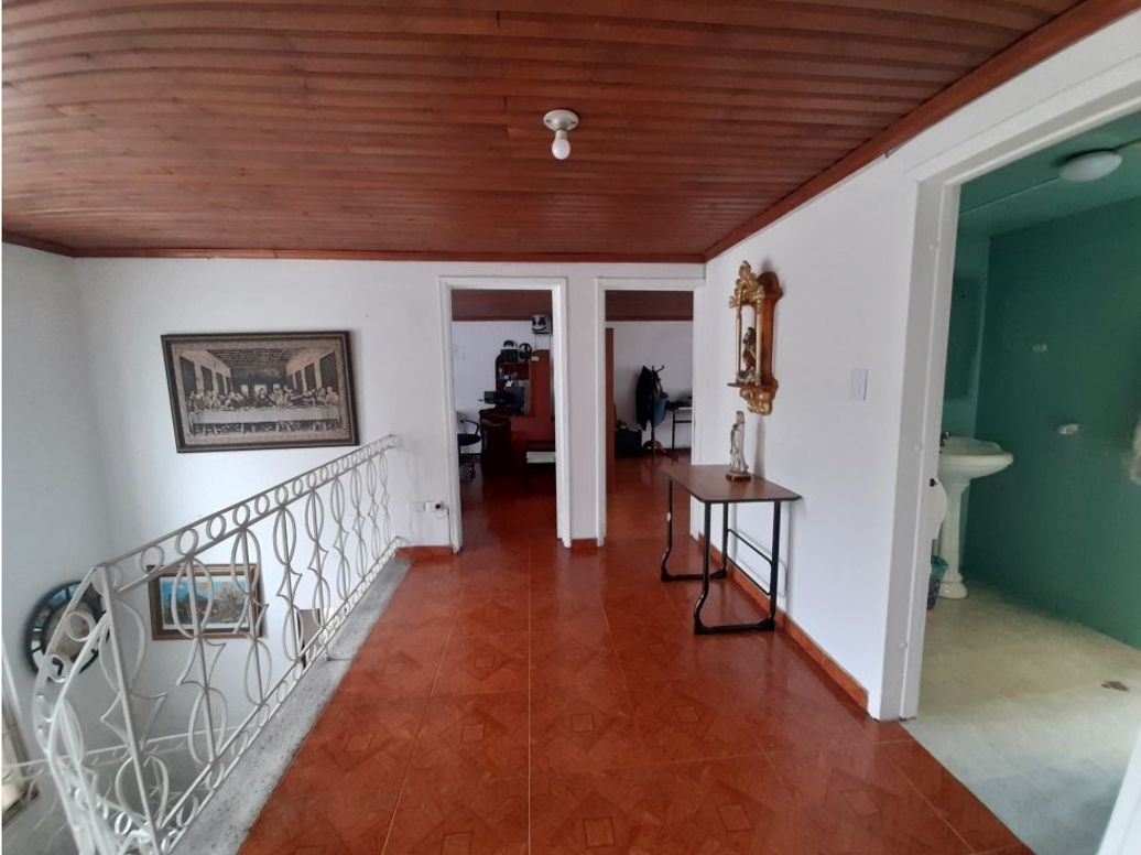 Casa de 9 alcobas en venta en Normandía, Bogotá, 485 m² · foto 13 de 17