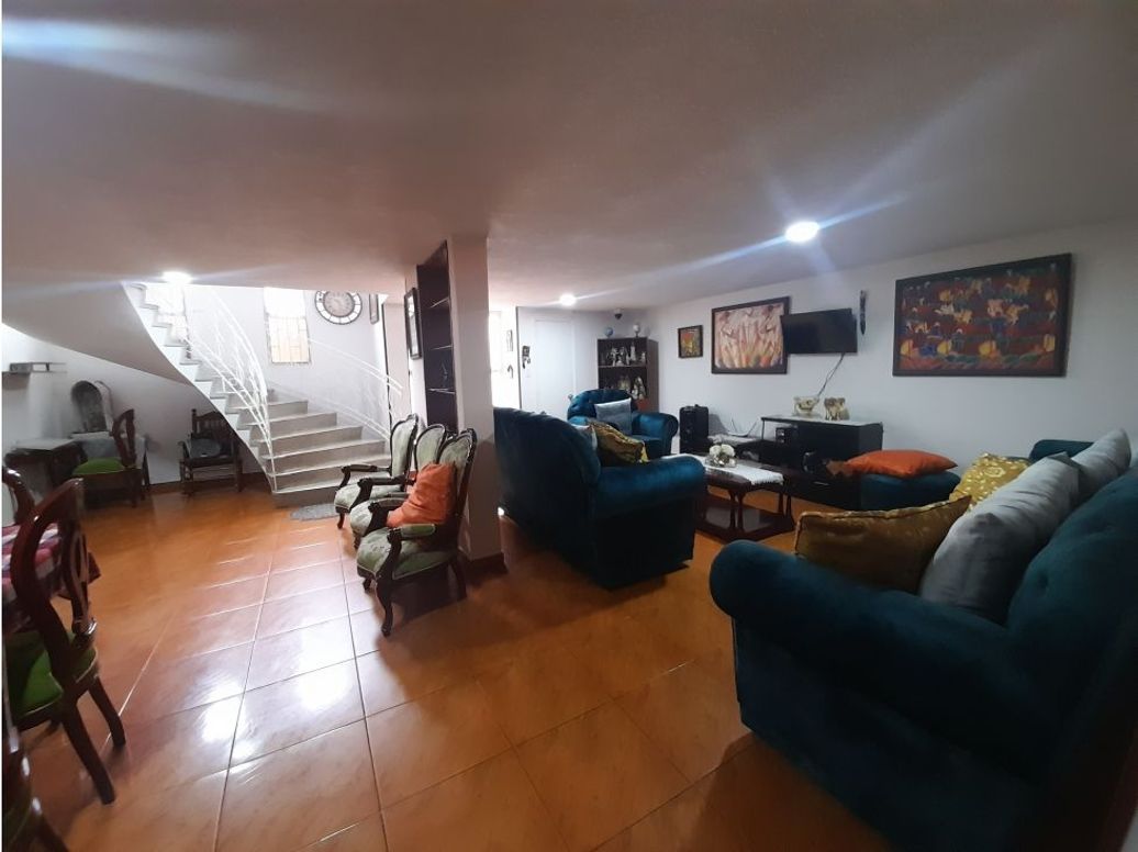 Casa de 9 alcobas en venta en Normandía, Bogotá, 485 m² · foto 2 de 17