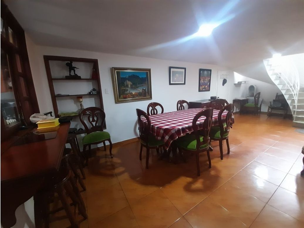 Casa de 9 alcobas en venta en Normandía, Bogotá, 485 m² · foto 4 de 17
