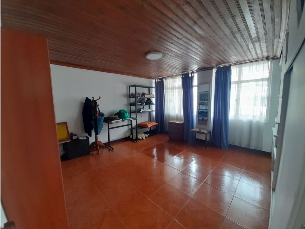 Casa de 9 alcobas en venta en Normandía, Bogotá, 485 m² · foto 15 de 17