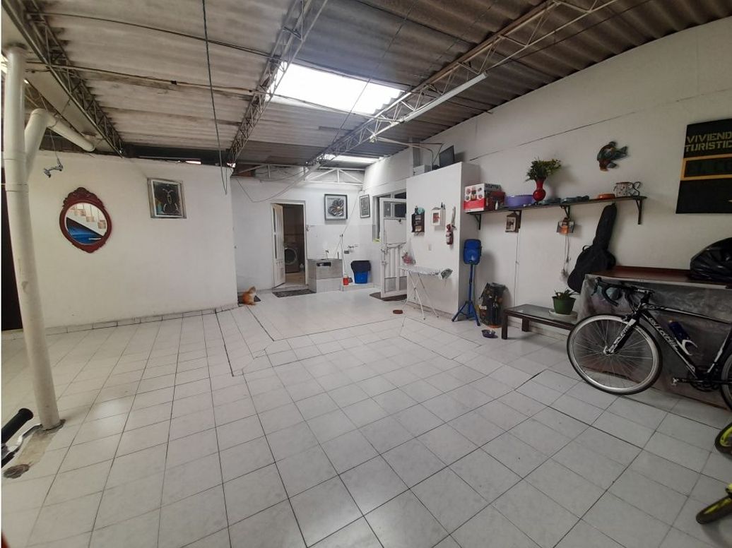 Casa de 9 alcobas en venta en Normandía, Bogotá, 485 m² · foto 9 de 17