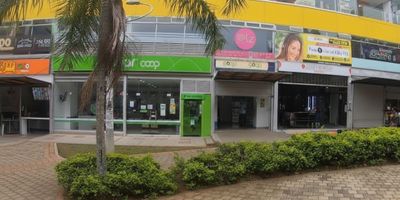 ?¡Centro Comercial Estación Niquia!?

✅ Un Espacio Práctico y a tu Medida


 
 Área Ideal: 25 m²
 
 
 1 Baño privado ?
 
 
 Fácil de Adaptar: Es un lienzo en blanco para darle el toque de tu marca.
 


? Ubicación Estratégica: El Gran Beneficio

Puntos de Referencia Clave (Todo al Alcance)


 
 Junto al Metro ?: Está pegado a la Estación Niquía del Metro de Medellín. ¡Máxima accesibilidad!
 
 
 Comercio Cerca ?️: Muy cerca del Centro Comercial Puerta del Norte
 
 
 Servicios y Compras: En el mismo sector encuentras grandes tiendas y supermercados como Flamingo.
 
 
 Deporte y Bienestar: Muy cerca del Bodytech Niquía
 


Rutas de Transporte (Conexión sin Límites)


 
 El Metro: La Estación Niquía (Línea A) es el punto de partida y llegada de muchas personas.
 
 La zona es el paradero de buses que van a municipios como Copacabana, Girardota y Barbosa.
 
 Vías Principales: Rápido acceso a la Autopista Norte y la Avenida Regional ?️
 


¡No pierdas esta oportunidad única para emprender o expandir tu negocio!

Contáctanos para agendar una visita y conocer más detalles sobre este atractiva oficina tipo local en arriendo.??
