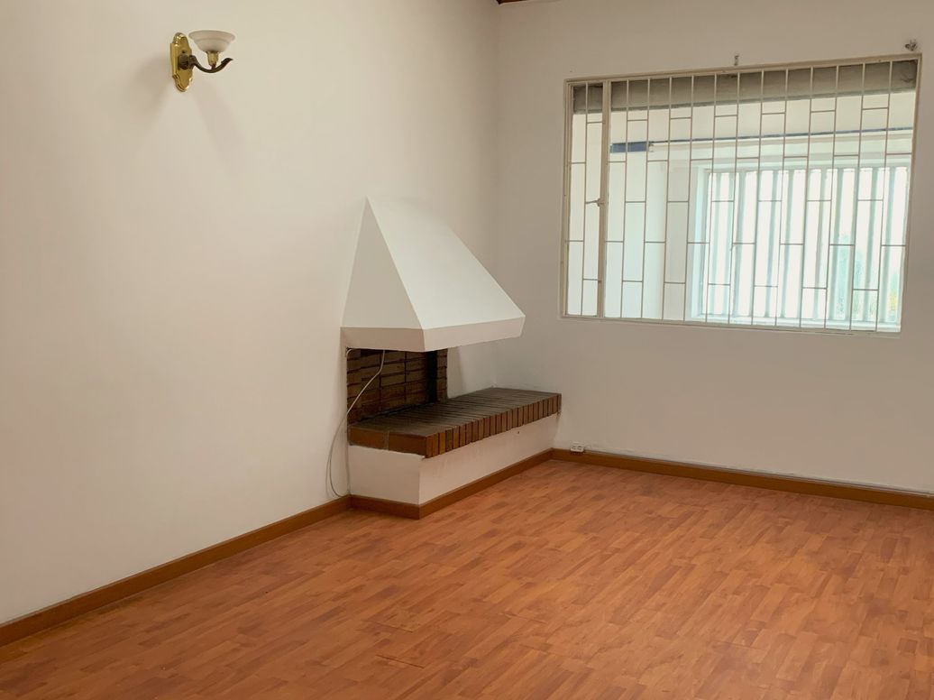 Casa de 6 alcobas en venta en Aloha Sector Sur, Bogotá, 220 m² · foto 2 de 12