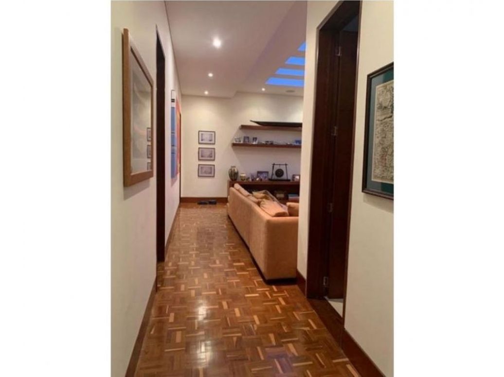 Casa de 4 alcobas en venta en Santa Barbara Alta, Bogotá, 400 m² · foto 9 de 18