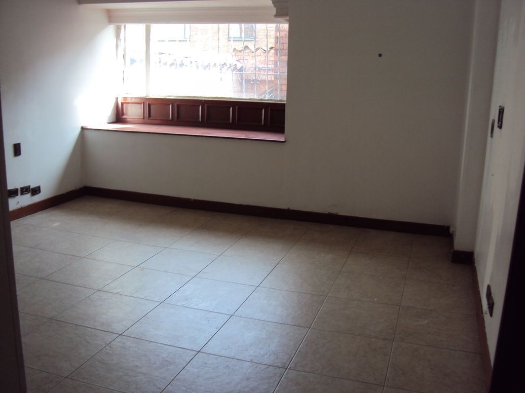 Casa de 5 alcobas en venta en Mónaco, Bogotá, 272 m² · foto 2 de 17