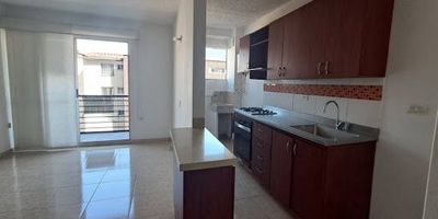 472-7337 Conaltura inmobiliaria te ofrece apartamento en venta en Medellín en el sector colores, cuenta con 3 alcobas, 2 closet, 2 baños, 1 balcón, sala comedor, estudio, Black Out, cocina integral, horno a gas, piso en cerámica, parqueadero sencillo, cuarto útil. Conjunto cerrado, portería 24HRS, salón social, zona para niños. ubicado en una zona privilegiada de Medellín. A pocos minutos de la Cuarta Brigada y la Carrera 50, con fácil acceso al Estadio Atanasio Girardot, centros comerciales, restaurantes, supermercados, colegios y una variada zona comercial. Cuenta con excelentes vías de acceso que facilitan la movilidad por la ciudad.