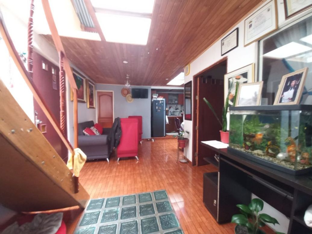 Casa de 7 alcobas en venta en Brasil, Bogotá, 225 m² · foto 12 de 20