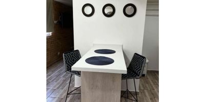  Apartaestudio amoblado en renta – Loma del Tesoro, El Poblado 

Ubicación: Excelente zona en Loma del Tesoro, El Poblado  Cerca de: C.C El Tesoro, C.C Vizcaya, Parque del Poblado y Zona Rosa de Medellín  Características: Apartaestudio completamente amoblado  Servicios incluidos: Internet fibra óptica de 500mb y TV por cable
