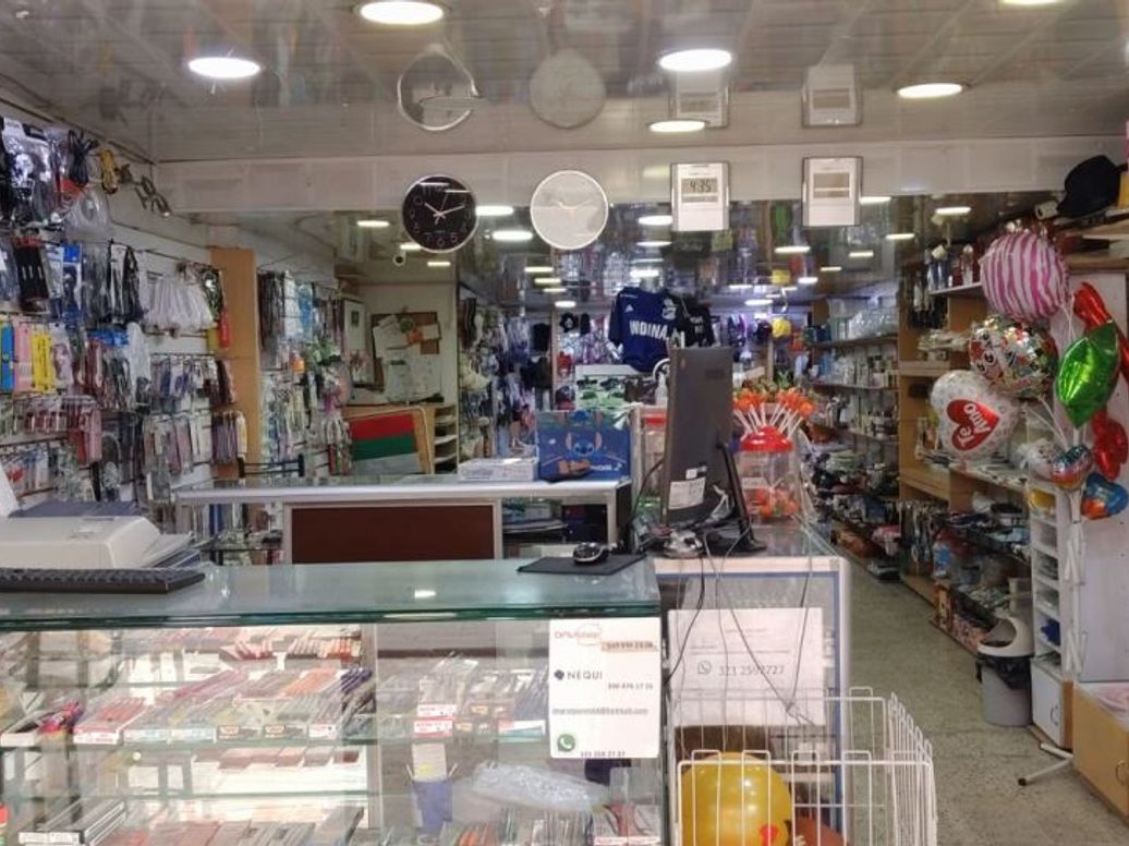 Casa de 5 alcobas en venta en Modelia, Bogotá, 360 m² · foto 2 de 5