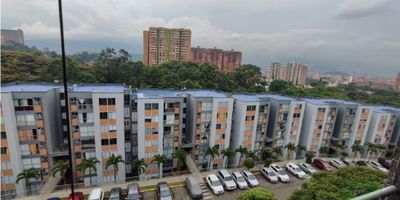 VENDO APARTAMENTO EN CALASANZ 
 $340.000.000 
 CODIGO 3298 
 - 3 ALCOBAS 
 - 3 CLOSET 
 - 2 BAÑOS CABINADOS 
 - SALA COMEDOR 
 - COCINA INTEGRAL 
 - RED DE GAS 
 - CALENTADOR 
 - ZONA DE ROPAS 
 - BALCON 
 - PARQUEADERO CUBIERTO PARA CARRO 
 - PISO EN BALDOSA 
 - QUINTO PISO SIN ASCENSOR 
 - UNIDAD CERRADA CON PORTERIA 24H, PISCINA, TURCO, GIMNASIO AL AIRE LIBRE, PARQUE INFANTIL. ZONA DE MASCOTAS, ZONAS VERDES, PARQUEADERO DE VISITANTES 
