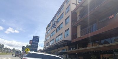 Local en arriendo en Marinilla! Estrategicamente ubicado en zona de alto trafico, ideal para tu negocio. Amplios espacios, excelente iluminacion y facil acceso peatonal y vehicular. Cerca de zonas comerciales, transporte publico y con gran visibilidad para atraer mas clientes. Perfecto para oficinas, consultorios o comercio en general. No dejes pasar esta oportunidad de potenciar tu emprendimiento en un lugar privilegiado! Que esperas para contactarnos? Estamos listos para ayudarte a dar el siguiente paso.