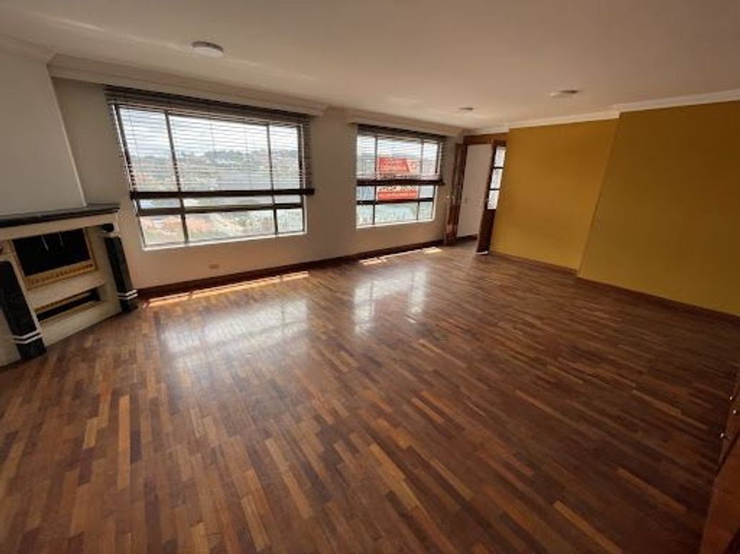 Apartamento de 2 alcobas en venta en Colina Campestre, Bogotá, 115 m² · foto 2 de 19