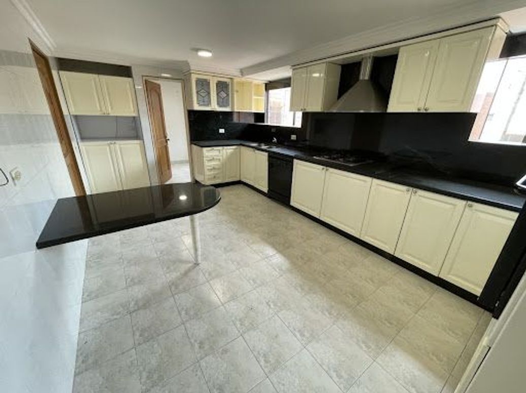 Apartamento de 2 alcobas en venta en Colina Campestre, Bogotá, 115 m² · foto 4 de 19