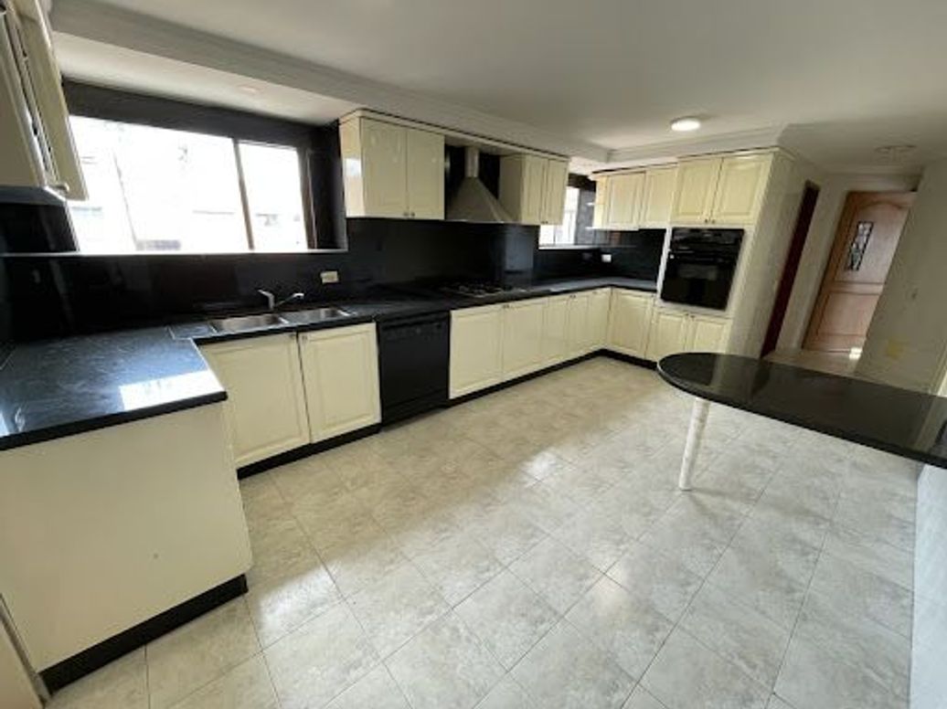 Apartamento de 2 alcobas en venta en Colina Campestre, Bogotá, 115 m² · foto 5 de 19