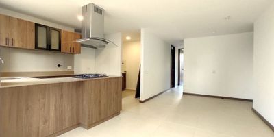 Apartamento para estrenar con una area de 70m2 distribuidos en cocina integral abierta, sala comedor, balcon con vista americana, estudio, baño social, alcoba auxiliar con closet, alcoba principal con baño privado y closet, treeaza balcon para ambos lados del apto con una area total 70m2, parqueadero cubierto para un vehiculo y cuarto util. La unidad ofrece vigiilancia privada 24/7, parqueadero  de visitantes, ascensor, salon social, piscinas climatizadas para adultos y niños, proximente se sumaran otras amenidades que la unidad ofrecera a sus residentes como castillo con baño romano, gimnasio, coworking, cine, zona de juegos, zona de mascotas, sendero  peatonal y placa multiple, facil accesor a transporte publco y a vias principales, cercanis a todo en comercio de san antonio de pereira, 
