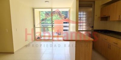 ¡El apartamento de tus sueños en Envigado! 
Ubicado en el exclusivo y tranquilo barrio El Salado, presentamos este espectacular apartamento de 77m2 con todo lo que estás buscando. 
Con 3 amplias alcobas con closet, 2 completos baños y un amplio y luminoso salón comedor, tendrás todo el espacio que necesitas para vivir cómodamente con tu familia. 
Disfruta de la piscina y áreas verdes comunes, ideales para desconectarte después de un largo día. Los niños se divertirán en la zona de juegos. 
Ubícate a pasos de los mejores colegios de la zona y el transporte público para llegar a cualquier lado sin problemas. 
Cuenta con parqueadero propio, ascensor, zona de lavandería. La cocina integral mixta. 
Permiten mascotas y tiene calentador de agua, sistema de basuras y seguridad las 24 horas. 
Una oportunidad única de vivir en esta unidad cerrada, tranquila y segura en Envigado. ¡No dejes pasar esta oferta!