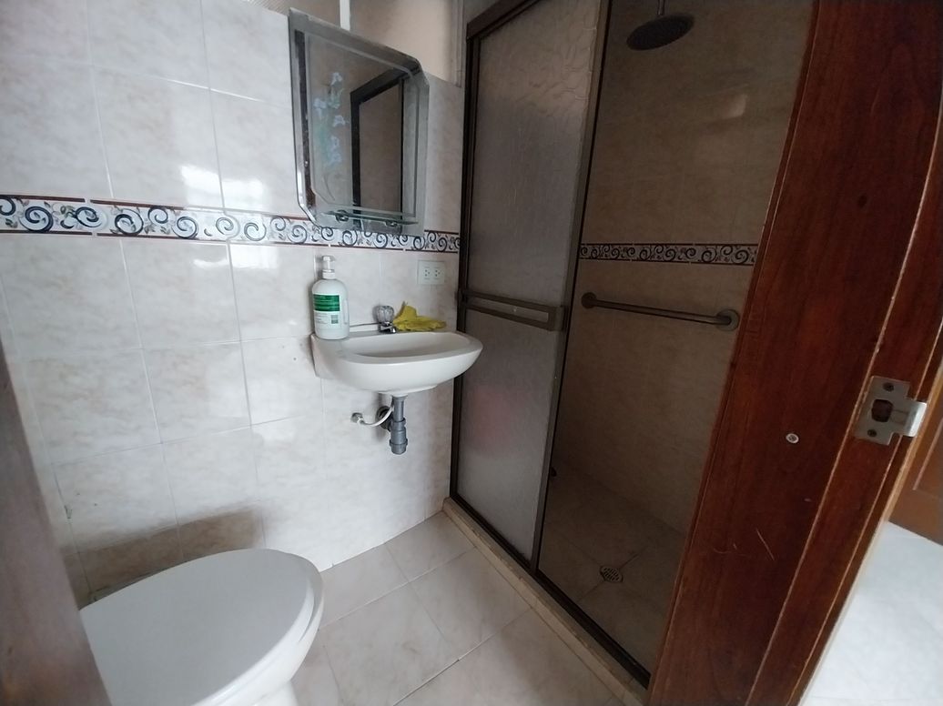 Casa de 6 alcobas en venta en Las Ferias Occidental, Bogotá, 182 m² · foto 14 de 17