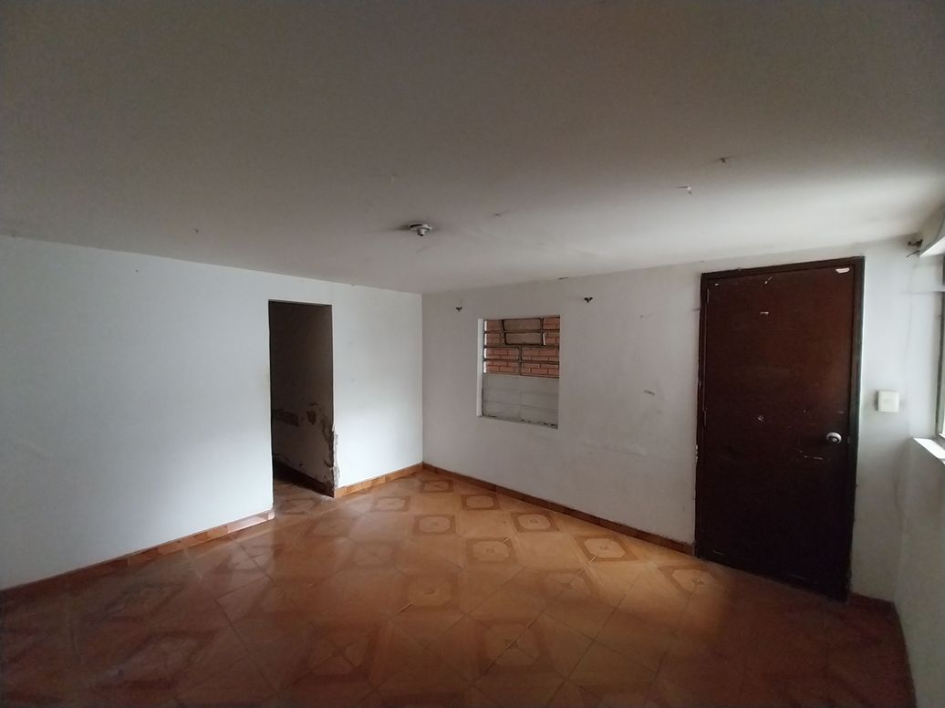 Casa de 6 alcobas en venta en Las Ferias Occidental, Bogotá, 182 m² · foto 3 de 17