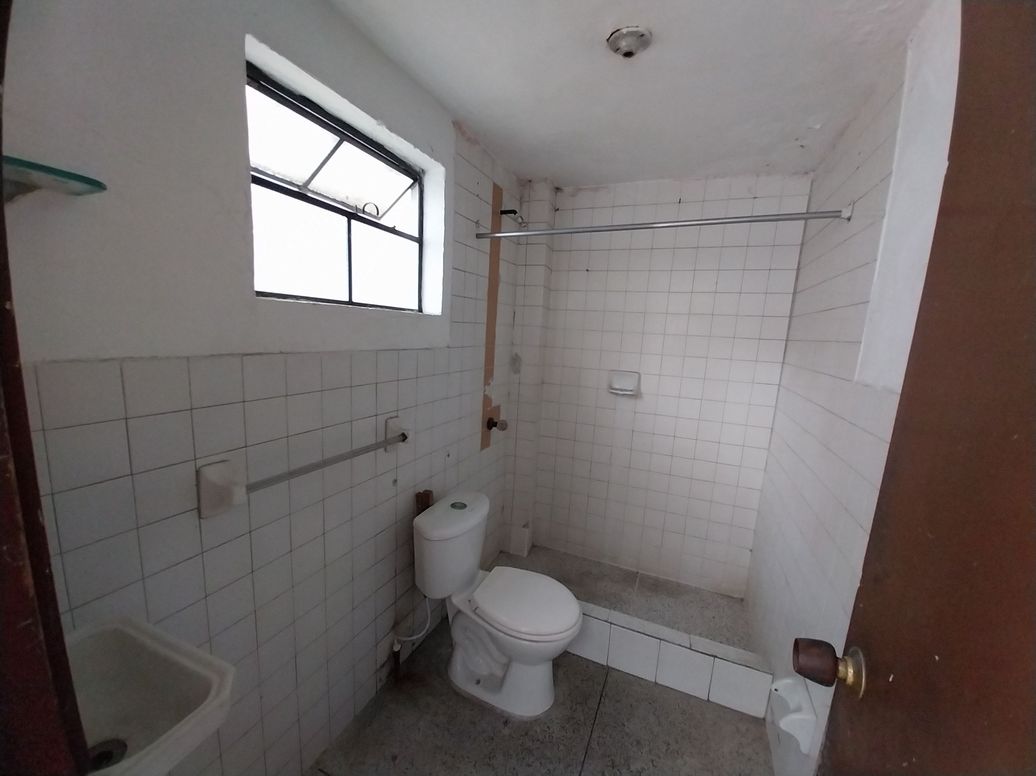 Casa de 6 alcobas en venta en Las Ferias Occidental, Bogotá, 182 m² · foto 16 de 17