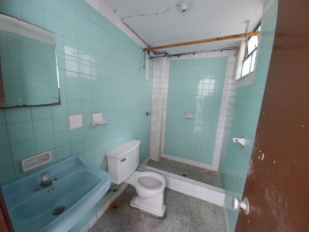 Casa de 6 alcobas en venta en Las Ferias Occidental, Bogotá, 182 m² · foto 8 de 17
