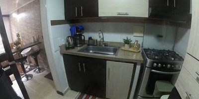 Apartamento de tres habitaciones con closets, sala o comedor, cocina con estufa y extractor, un baño, gas, ducha electrica, pisos en ceramica, zona de ropas sin lavadero, parqueadero comunal. juegos infantiles, 