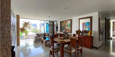 Código: 9156FR844 Hermoso y cómodo apartamento en Balcones de Provenza en Ibagué. Acabados modernos, espacios amplios e iluminados. Su zona social tiene espacio para sala comedor, con vista exterior y salida a un amplio balcón. Su cocina es amplia, integral y con zona de lavandería independiente.  Tres habitaciones con closet, la principal con baño privado.  Dos garajes en línea y un depósito. En el edificio podrás disfrutar de Piscina, jacuzzi, gimnasio, sauna, turco, zona de masajes, salón social, vigilancia y parqueadero de visitantes.

Agenda tu cita!
