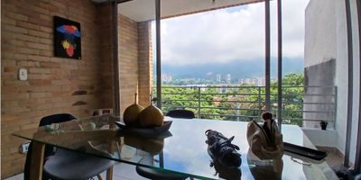 Código: 9156FR912 Lindo Apartamento dúplex , multifamiliar, dividido en dos aptos con entradas independientes por 4 y 5 piso. El apartamento del cuarto piso cuenta con sala comedor,  balcón, cocina integral, zona de ropas, tres alcobas la principal con baño, vestier, balcón y un baño auxiliar. Y el apartamento del quinto piso cuenta con sala comedor, balcón, cocina tipo americana, zona de ropas, estudio, un baño, dos alcobas y terraza cubierta. El parque residencial ubicado en el Jordan Etapa Vi cuenta con tres piscinas, jacuzzi, dos zonas sociales una con tres bbq, gimnasio, cancha múltiple, cancha de squash, parques para niños, plazoleta comercial, un minimarket con restaurante, parqueadero de visitantes, portería con reconocimiento facial y vigilancia monitoreada 24 horas.
