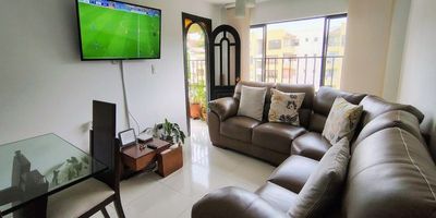 Venta apartamento en el Ingenio, Cali. Esta es una oportunidad ideal para quienes buscan un hogar bien ubicado, tiene balcón con bonita vista, ubicado en la Unidad La Molienda con 83 m2 construidos en un cuarto piso (sin ascensor,) es perfecto para jóvenes profesionales, parejas, estudiantes o inversionistas. Cuenta con 3 habitaciones, 2 baños, cuarto servicio y garaje propio, para su comodidad la unidad cuenta con piscina para adultos y niños, salón social y zona infantil. Ubicación privilegiada cerca de centros comerciales como Unicentro y Jardín Plaza, supermercados, iglesias, clínicas, colegios y universidades. Acceso fácil a transporte público y vías principales. Si buscas comodidad, cercanía a todo y un ambiente ideal para comenzar una nueva etapa, este apartamento es para ti. Contáctame para agendar una visita.