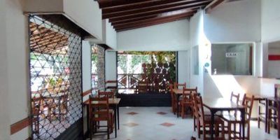 Local en Arriendo  en Laureles, sector Sta Gema, cerca a la iglesia, avenida la 80, sector muy  comercial con alto flujo vehicular y peatonal, ideal para restaurante