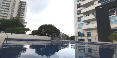 Cod. 9209FR361 El PH esta distribuido de la siguiente manera: En el primero piso tiene Cocina Integral, Zona de labores, Sala comedor con Balcón, Dos Habitaciones una de ellas con su baño y Baño Social. En el segundo piso hay una sala de estar, La habitación principal con Baño y Tina y Balcón. El apto cuenta con Dos parqueaderos y un depósito. El edificio cuenta con  60 Aptos Aprox, Salón social, Parque Infantil, Piscina, Planta Eléctrica, Recepción con seguridad. Ubicado cerca del Centro Comercial Ocean Mall. McDonald’s, Iglesia católica entre otros. A solo cinco minutos de la playa y el centro histórico. Si esta propiedad es de su Interés contáctenos. 

 
