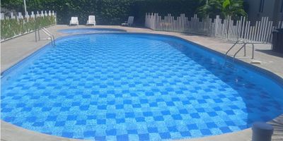 COD 920fr9360 El Apartamento Cuenta con Tres Alcobas, Tres Baños, Sala Comedor, Cocina Integral, Cuarto de Servicio, Zona de Labores, balcón con vista a la Montaña y Parqueadero. Es amplio, con buena iluminación natural y se entrega con cuatro aires acondicionados. El apartamento está ubicado en sector residencial a solo media cuadra de la avenida libertador, facilitando la movilidad al transporte público, a solo unas cuadras del  centro comercial Buenavista y la quinta san Pedro Alejandrino. El condominio cuenta con dos torres y un conjunto de ciento doce apartamentos, ofrece piscina, jacuzzi, sauna, turco, parque infantil, kiosco, zona BBQ, zonas verdes, lobby, cancha sintética de microfútbol, cancha de básquet, salón de juegos, salón comunal, gimnasio, vigilancia privada y circuito cerrado. SI CREE QUE ESTA PROPIEDAD ES LO QUE ESTÁ BUSCANDO, CONTÁCTENOS Y AGENDAMOS UNA CITA.
