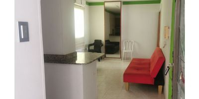 CÓDIGO 920FR954. Aparta estudio Amoblado con un área de 40 M2, cuenta con 2 alcobas, 1 baño, Sala Comedor, Cocina y Zona de Labores y Cuenta con Permiso de Turismo. El edificio tiene ascensor, portería y recepción disponibles las 24 horas y Suficientes parqueaderos Comunales. Ubicado a solo 8 Cuadras de la playa. SI ESTA PROPIEDAD ES DE SU INTERÉS, CONTÁCTENOS YA AGENDAMOS UNA CITA. 

 
