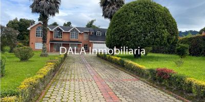 DALA Inmobiliaria arrienda espectacular casa en conjunto cerrado en Chía – Cundinamarca, la casa cuenta con sala con chimenea, comedor independiente, sala de estar, hermosa cocina integral con isla, zona de lavandería independiente, baño social, segundo nivel: alcoba principal con walking closet y baño privado con tina, estudio, alcoba auxiliar con closet, baño auxiliar, alcoba auxiliar con closet y baño privado, sauna, parqueadero cubierto para 4 carros mas 6 descubiertos, amplias zona verde privadas con parque infantil y Kiosco con bbq, conjunto cerrado, vigilancia 24 horas.

Administracion incluida

No pierdas la oportunidad de hacer de esta casa tu hogar, Contáctanos ahora en DALA Inmobiliaria, Cod. 779 A–A