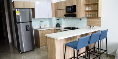 Arriendo apartamento duplex de 4 alcobas en la Floresta.

Sin amoblar

5to piso en edificio. 

Área de 100mts, consta de 4 alcobas, 3 baños, salón comedor de doble altura, balcón, cocina integral con barra americana y mesones en quartzone, piso en cerámica y madera laminada en las alcobas, biblioteca, zona de ropas independiente.

Edificio con ascensor. 

Ubicado a media cuadra del parque de la floresta.

 

 
