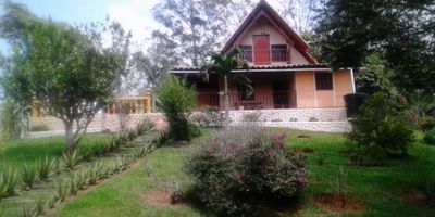 Finca en venta km 27 via borrero ayerbe, Dagua Valle del Cauca en condominio, lote 3700 casa de 120 mt2, con 4 habitaciones y tres baños, excelente condominio ambichinte, con piscina y salon social. Acueducto propio,  Porteria, vista panorámica.