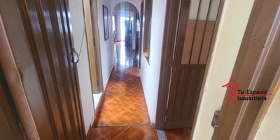Apartamento en venta en Castilla, Medellín de 85 m2 aproximadamente, cuenta con 3 alcobas, 1 baños, sala-comedor, cocina semi integral, red de gas, patio, calentador, balcón.&nbsp;Tener acceso rápido al puente de la madre Laura permite llegar a vías rápidas de la ciudad como la autopista y la regionalCercanías: Iglesia san judas, hospital la maria, la 68 castilla con sectores de alto comercioPara mayor información contáctame Erica Guevara 3015503020