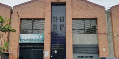 Se vende bodega en el barrio Calima con un area de 312 mts, con  mezanine con area 144 mts ,para un total de area de 456 mts ,consta 3 amplios salones, 4 baños.  muy negociables, renta mensual 6´100.000