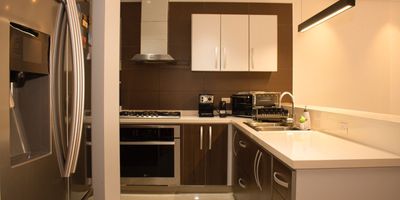 Apartamento en venta Normandia oeste de Cali 132 mt2  3 habitaciones la ppal con baño y vestier, sala comedor balcón terraza espectacular vista, estudio o sala de tv,  baño de alcobas, zona de lavandería, alcoba de servicio con baño, 2 parqueaderos mas deposito, el edificio tiene piscina climatizada, 2 ascensores, parqueadero de visitantes, salon de juegos infantiles, parque infantil, gimnasio, turco, vigilancia 7x24, planta eléctrica para todo el edificio.