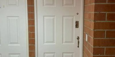 Espectacular apartamento en venta en el conjunto residencial Ipanema, zona residencial comercial con excelentes vías de acceso como la Guayacanes, cuidad de cali, avenida americas, cerca de supermercados como colsubsidio a pocos minutos encuentras colegios salucoop sur, y Rodrigo de triana. Apartamento con un área construida 47.60 M2, con sala-comedor, cocina integral, estudio, dos habitaciones una con su baño privado y clóset,  un baño social, patio de ropas, parqueadero comunal, el apartamento está en un 3 piso,  zona infantil. Información adicional por favor comunicarse al 3172599778 al email yamile.cifuentesinmobiliariabogota.com El equipo de inmobiliaria Bogotá está comprometido a brindarle una experiencia de vida excepcional.