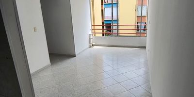 Acogedor apartamento al norte de la ciudad con 3 habitaciones amplias, baño social y baño privado en la habitación principal, sala comedor, cocina integral.
El conjunto residencial cuenta con parqueadero comunitario descubierto, una excelente opción para vivir con comodidad en una ubicación privilegiada.
ADMINISTRACION INCLUIDA EN EL CANON.