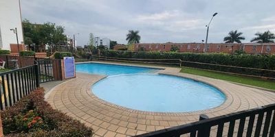 Descubre la elegancia y comodidad en este encantador apartamento de 1 habitacion y 1 Studio y 1 baño. Con 70 metros cuadrados de espacio bien distribuido, cada rincón ha sido diseñado para brindarte confort y funcionalidad. Además, cuenta con 1 parqueadero para tu conveniencia. Ubicado en una zona privilegiada, este hogar te ofrece la tranquilidad que buscas sin alejarte de la ciudad. ¡Ven y haz de este lugar tu nuevo hogar! María c 3205792694