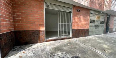 Ven a conocer este hermoso local con una ubicación privilegiada en el barrio la magnolia envigado cerca zonas comerciales colegios Iglesias zona céntricas envigado excelentes espacios cuenta con un baño y cocina
