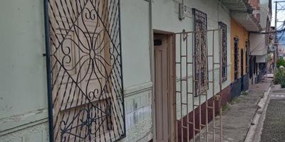 Casa en Venta Andalucia Bello
Se vende casa Lote en Andalucia  BelloSe vende casa Lote: Area: 108 m2. Casa ideal para construir como INVERSIÓN o para VIVIR, excelente ubicación y con alto valor de valorización. Tiene sala comedor, 3 alcobas, 1 baño, cocina sencilla con estufa a gas, red de gas, patio, piso en baldosa.Cerca a colegios y supermercados con fácil acceso a través del servicio de transporte público