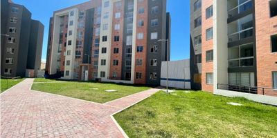 CODIGO 9214FR728 

Venta de apartaestudio, cuenta con sala comedor, cocina integral, habitacion con closet de pared a pared, baño con ducha, el conjunto cuenta con zonas verdes, zona para mascotas, co-working, piscina, zonas humedas, zona bbq y parqueadero para visitantes
