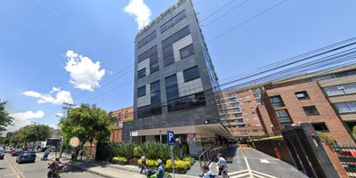 Se vende estudio de grabación profesional llave en mano – Norte de Bogotá

Ubicado en oficina insonorizada y acondicionada acústicamente dentro de edificio corporativo en Cedritos.
Paredes, techo y puertas totalmente tratadas; tapete acústico, mobiliario a medida, instrumentos incluidos y mediciones acústicas al día, garantizando niveles de volumen legales para trabajar sin restricciones.

Equipado con tecnología de clase A: preamplificadores Manley y SPL, micrófonos profesionales y compresores vintage, entre otros.
Uno de los pocos espacios con baño privado, parqueadero privado, vigilancia 24/7 y uso comercial aprobado.

 El edificio cuenta con terraza, salas de juntas, comedor, recepción, sala de espera y excelente conectividad. Zona rodeada de restaurantes, cajeros y vías principales.

Listo para operar desde el primer día. Ideal para productores, agencias, artistas o empresas del sector creativo.

 Interesados serios, agendar visita por mensaje directo.
