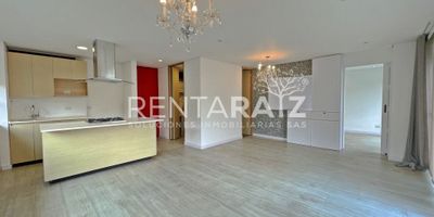 ARRIENDO. Se arrienda apartamento ubicado en una de las lomas mas buscadas de Envigado por estar cerca de centros comerciales, bancos, restaurantes y muchos mas. Con una distribución perfecta para quien vive sola o una pareja, cuenta con 1 habitación amplia y luminosa, ideal para descansar y relajarse. cuenta con un diseño unico y una cocina abierta. Los 2 baños ofrecen privacidad y funcionalidad, mientras que el parqueadero brinda conveniencia. Con 74 metros cuadrados de espacio bien aprovechados, cada rincón ha sido diseñado con atención al detalle. Disfruta de una vida sofisticada en este lugar que redefine el concepto de hogar. Seguridad 24/7 y unidad completa. ¡Bienvenido a tu nuevo refugio urbano!