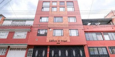 Espectacular apartamento en arriendo recién remodelado, ubicado en barrio el Carmen. zonas comerciales y transporte público. Al ingresar encontrará un espacio amplio, con cocina tipo americano para estrenar completamente dotada, pisos en cerámica muebles en madera, cuenta con instalación para lavadora, y baño completo, Servicios de agua, luz y gas totalmente independiente con posibilidad de parqueadero para moto. Cualquier información adicional contáctenos al correo electrónico alejandra.padilla@inmobiliariabogota.com o al teléfono 3167420246. El equipo de Inmobiliaria Bogotá está comprometido a brindar una experiencia de vida excepcional para nuestros clientes desde el momento en que se unen a nuestra comunidad.