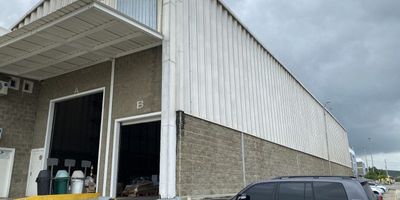 Bodega para estrenar ubicada dentro de parque industrial, amplia, fresca, bien iluminada. cuenta con pisos en concreto con capacidad de 7 toneladas , Altura 9 mts a hombro, Cuenta con muelle de descargue y rampa , área de oficina ,resistencia piso 5ton/mt2 , capacidad energía: 35 kva cada una.Ubicado entre Barranquilla y Galapa.